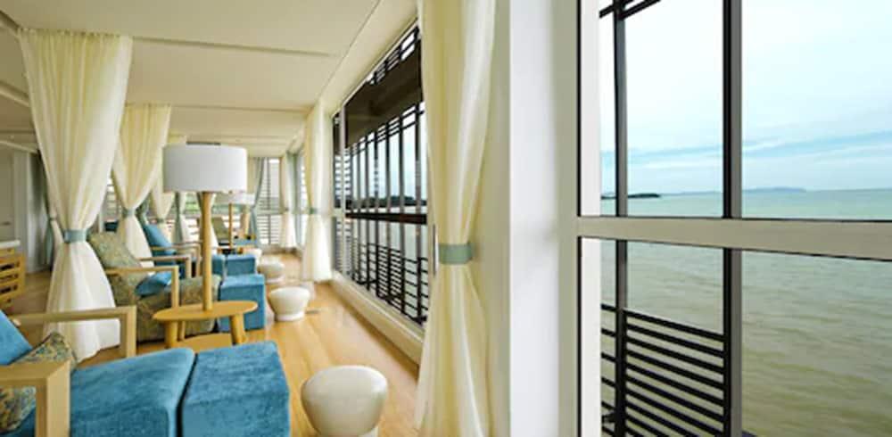 Hotel Avillion Port Dickson Zewnętrze zdjęcie The interior of a suite