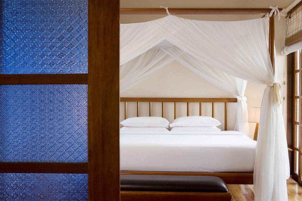 Hotel Avillion Port Dickson Zewnętrze zdjęcie A bed with a mosquito net