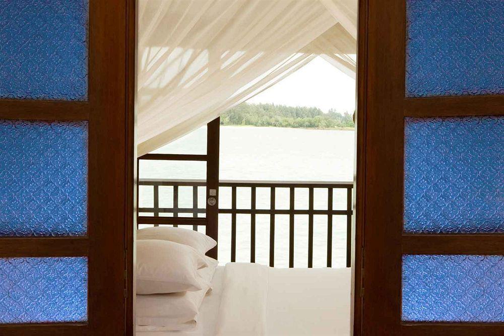Hotel Avillion Port Dickson Zewnętrze zdjęcie A view of the river from a guest room