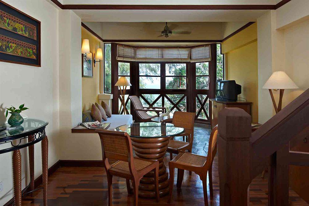 Hotel Avillion Port Dickson Zewnętrze zdjęcie A living room in a suite at the Shangri-La Tanjung Rhu Resort, Langkawi, Malaysia